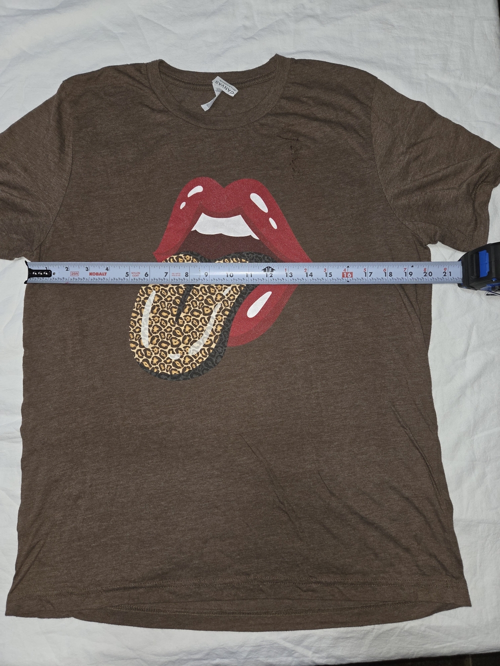 Bella Canvas Brown Tee with Red Lips and Leopard Tongue Graphic - Picture 3 of 6